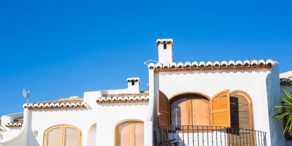 Pintar Fachadas de Casas Unifamiliares / Chalets Lleida · Pinturas para Pintado de Fachadas Metálicas o de Hormigón