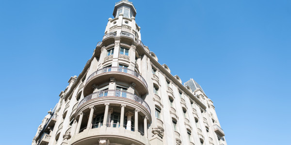 Pintar Fachadas de Empresas / Negocios / Locales Comerciales en Lleida · Restauración de Fachadas Antiguas