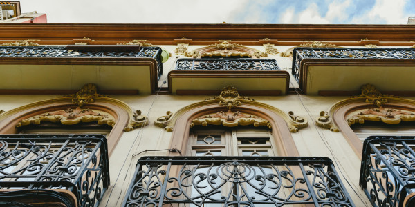 Rehabilitación y Restauración de Fachadas en Lleida · Restauración de Fachadas Emblemáticas